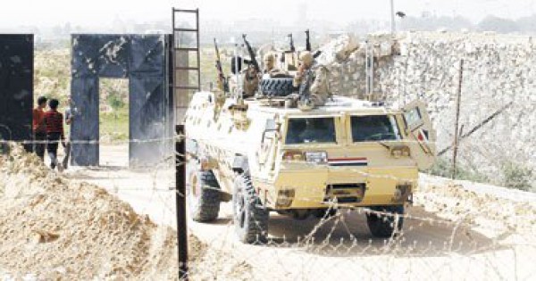 مقتل جنديين مصريين واصابة 3 في تفجير دبابة بالشيخ زويد