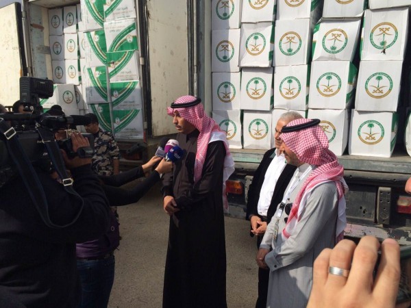 سفير خادم الحرمين الشريفين لدى المملكة الأردنية الهاشمية يدشن حملة المساعدات للداخل السوري