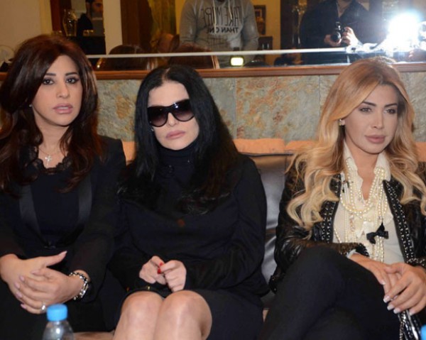 اناقة النجوم بين المصريين واللبنانيين في "بيوت العزاء" ... الأول "شعبي" والثاني "عرض أزياء"