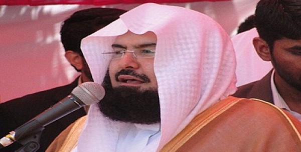 الشيخ السديس يتعرض فجأة لمشكلة في صوته أثناء قراءته في صلاة المغرب
