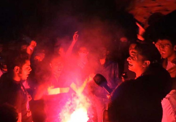 جماهير الأهلى يقرأون الفاتحة لشهدائهم خلال الاحتفال بالكونفدرالية