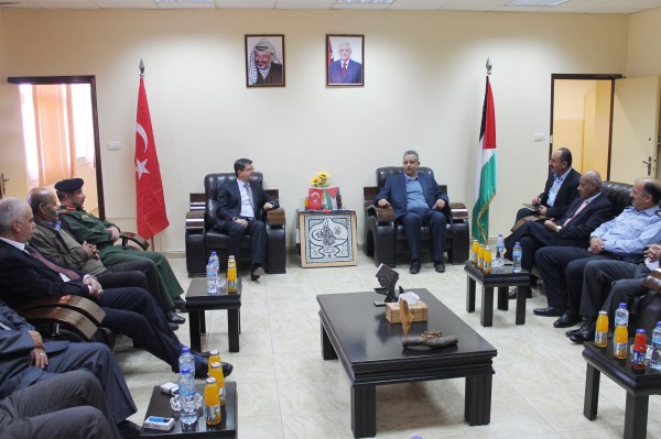 محافظ سلفيت يستقبل سفير تركيا لدى فلسطين