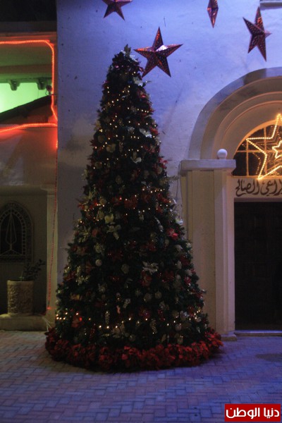 الاحتفال باضاءة شجرة الميلاد على دوار مدينة اريحا