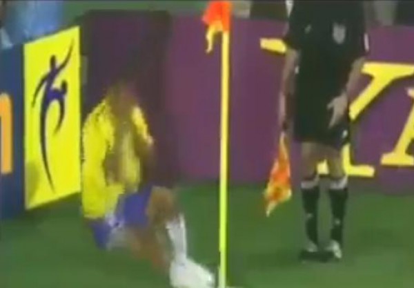 قناص الملاعب وسقوط اللاعبين