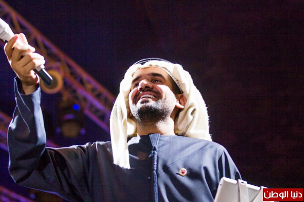 حسين الجسمي يحتفل مع 40 ألف بحريني بالأعياد الوطنية المجيدة