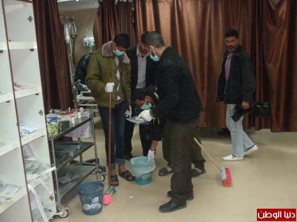 عائلات في المنطقة الوسطى تشارك في تنظيف مستشفى شهداء الأقصى