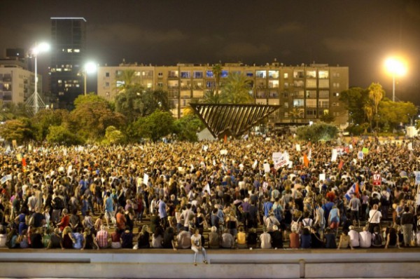 تظاهرة أمام وزارة جيش الاحتلال الليلة لدعم تسوية بغزة