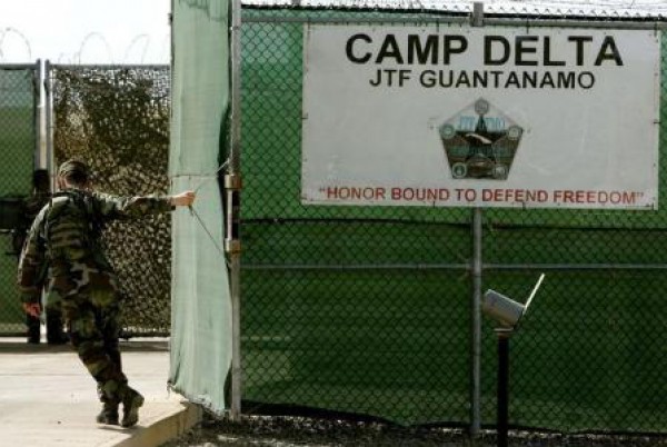 أمريكا تعيد أربعة من معتقلي جوانتانامو إلى أفغانستان