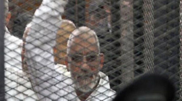 استئناف محاكمة المرشد العام للإخوان و50 آخرين بمصر اليوم