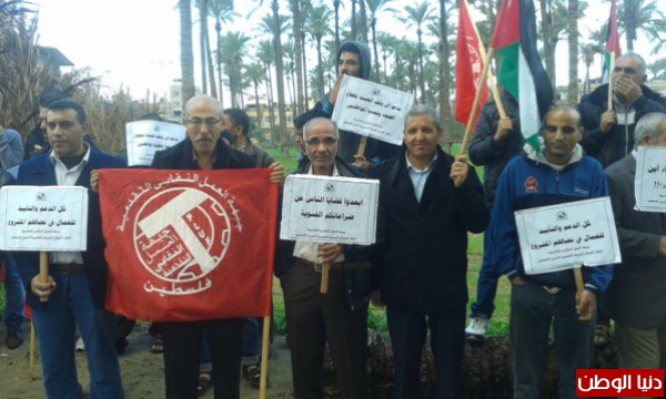 جبهة العمل النقابي بالوسطى تنظم اعتصاماً أمام مكتب العمل بدير البلح