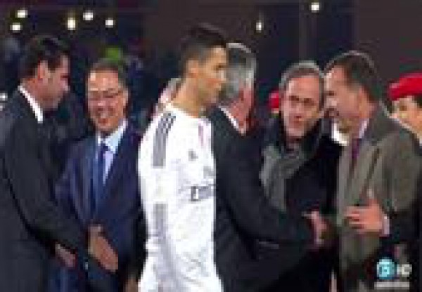 رونالدو يتجاهل مصافحة بلاتيني