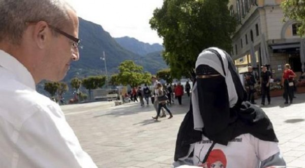 السويسريين يؤيدون حظر النقاب في الأماكن العامة