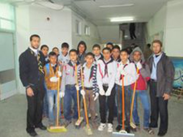 وفد من مدرسة طه حسين للبنين وطلاب مدرسة طه حسين للبنين برفح يشاركون في حملة تنظيف مستشفى النجار