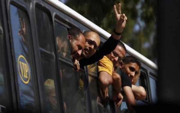 فروانة: الاحتلال يحتجز (70) من محرري صفقة "شاليط" بينهم (3) أسيرات