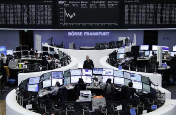 الأسهم الأوروبية تفتح مرتفعة مع صعود بطيء لبرنت