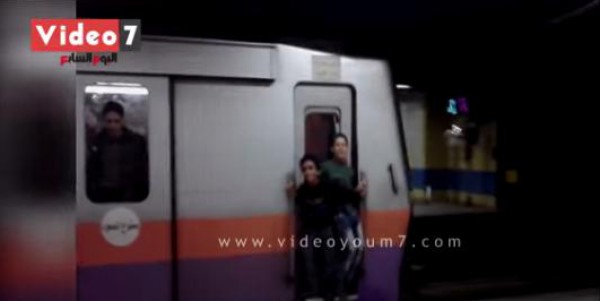 تلميذان يثيران فزع ركاب المترو بمحطة الدقى