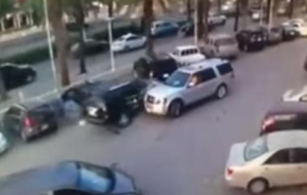 شاب ينجو من حادث دهس مميت