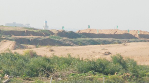 صور وفيديو.. يديعوت : حماس تبني مواقع عسكرية مقابل مستوطنة شمال غزة