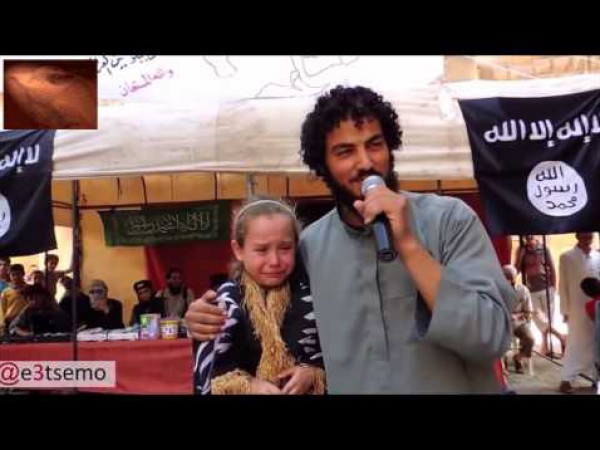 بالفيديو.. حقيقة بيع مقاتلي "داعش" لطفلة سورية تبكي مع مقاتل