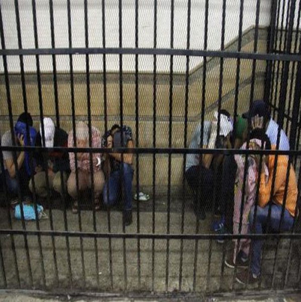 تخفيف الحكم على 8 شبان مصريين متهمين بالمثلية