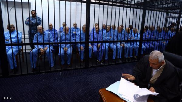 تأجيل محاكمة رموز نظام القذافي إلى يناير