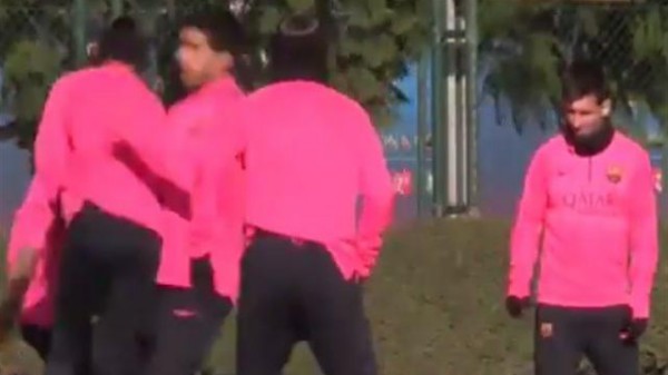 سواريز يضرب نيمار في تدريبات برشلونة بعد مراوغة محرجة