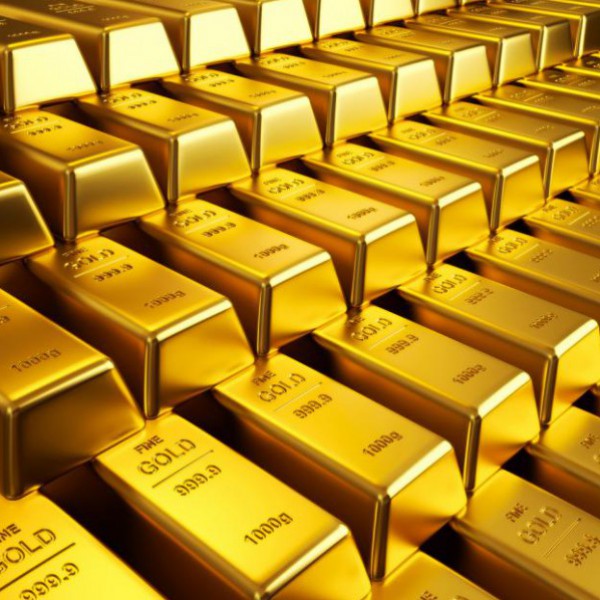 الذهب ينتعش من أدنى مستوياته في شهر بفعل بيانات أمريكية ضعيفة
