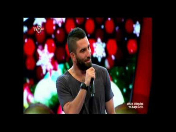 نجم أتليتكو مدريد يغني في أشهر برنامج موسيقي