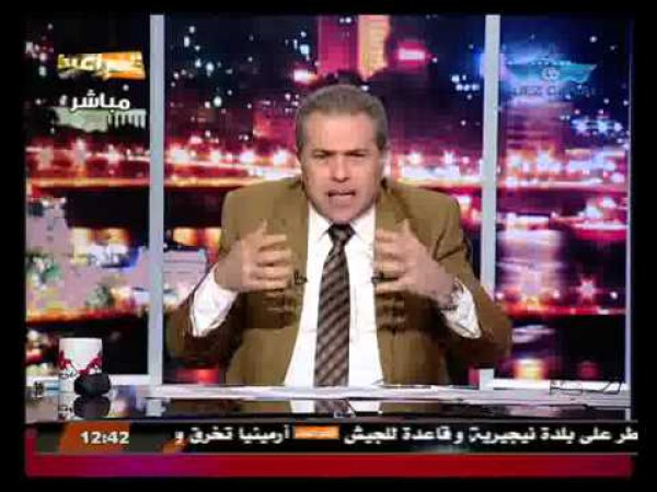 عكاشة لسيدة تشتكي من غسالتها : اضرب نفسي بالنار