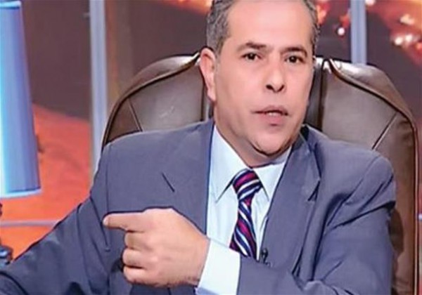 توفيق عكاشة يسخر من مذيعة النهار على الهواء
