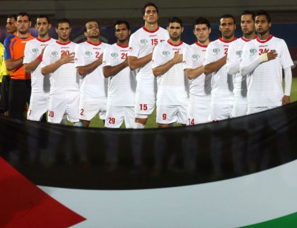 أدعمو الفدائي الفلسطيني..بتشجيعگ.لن تسير وحدگ