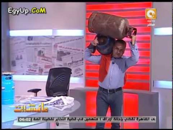 القرموطى بيبيع أنابيب فى الاستوديو .. مين عايز يشترى