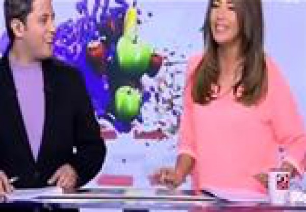 مذيع mbc masr يسخر من زميلته على الهواء