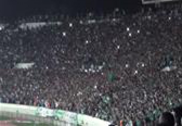 ''الشعب يقول .. الا الرسول " .. جمهور الرجاء يهتز نصرة لرسول الله في لقاء الصفاقسي