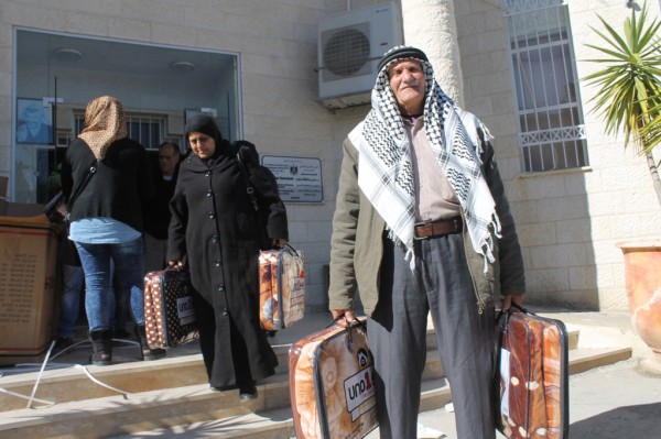محافظة سلفيت وجمعية عطاء فلسطين يوزعان مساعدات على المحتاجين
