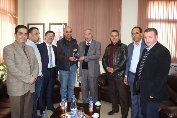 رئيس بلدية الخليل يَلتقي عضو البرلمان الأردني "خوري"