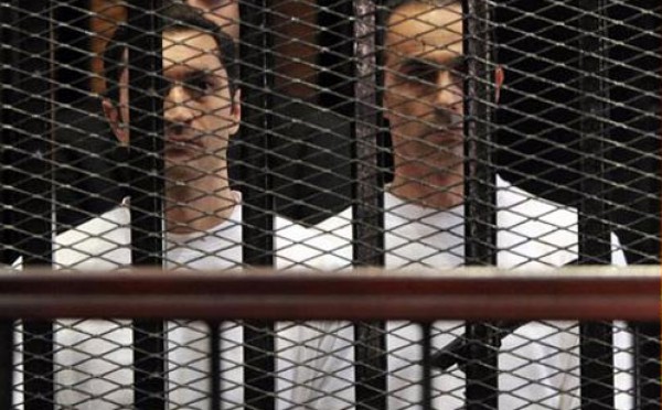 تأجيل إطلاق سراح علاء وجمال مبارك