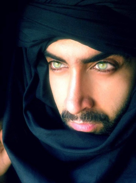بالصور:  أردني من أم لبنانية يحصد لقب أجمل عيون عربية وعالمياً