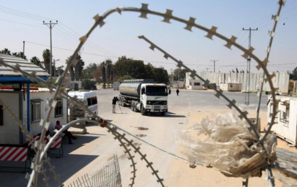 تجار غزة: إجراءات أمنیة "إسرائیلیة" على المعابر تعطل دخول البضائع