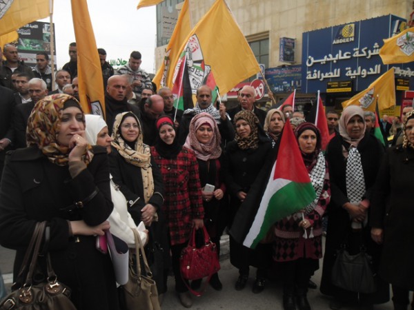 حركة فتح تنظم وقفة وطنية دعماً للرئيس وضد قرصنة الاحتلال لأموال الضرائب الفلسطينية