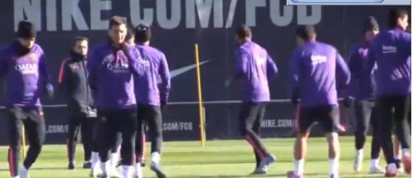لاعب برشلونة يترك التدريب ويعطي دروسا بالمجان في الرقص