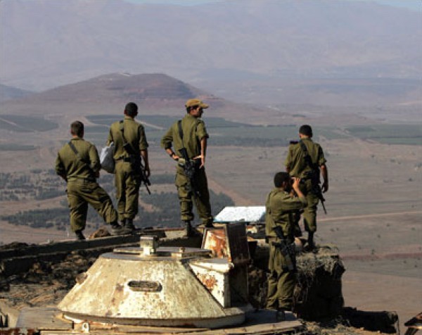 إطلاق أربعة صواريخ تجاه الجولان المحتل والجيش الإسرائيلي يقصف الأراضي السورية