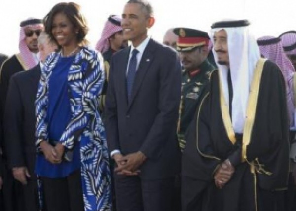صور وفيديو: عدم ارتداء ميشيل اوباما للحجاب يثير استياء السعوديين