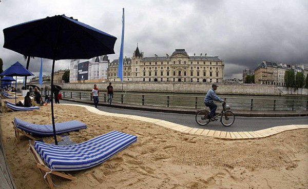 شاطئ باريس "الاصطناعي"