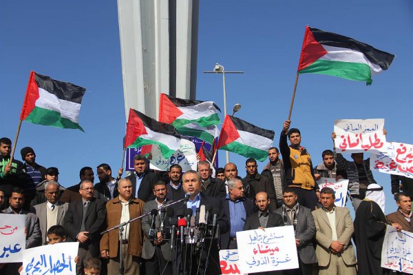 الفصائل الوطنية بغزة تطالب بفتح الميناء وتحذر من انفجار وشيك