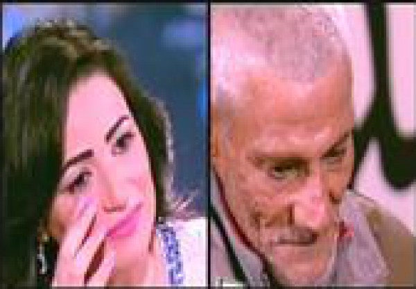 اعلامية مصرية تبكي على الهواء أثناء حوارها مع سائق أتوبيس