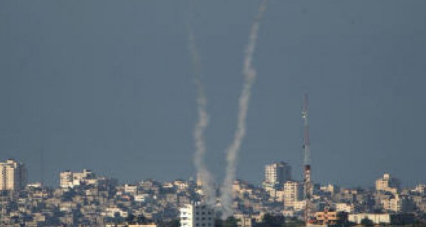 الاحتلال يزعم أن حماس أطلقت أربعة صواريخ تجريبية نحو البحر