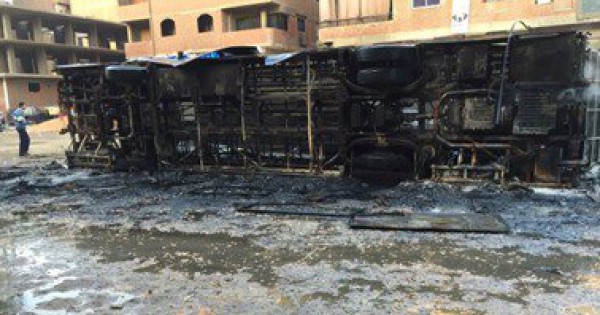 مصر: 6 مسلحين يحرقون أتوبيسين نقل عام بالقليوبية بعد إنزال الركاب