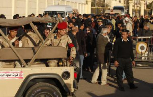 مصر تشيع قتلى سيناء واجتماع طارئ لمجلس الدفاع الوطني