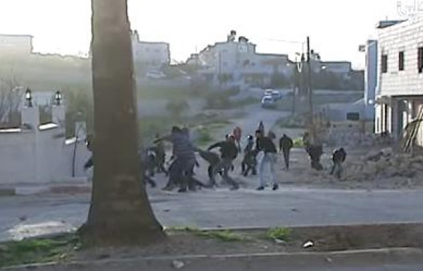 بالفيديو ..إصابة جندي إسرائيلي في رأسه خلال المواجهات العنيفة بسلواد